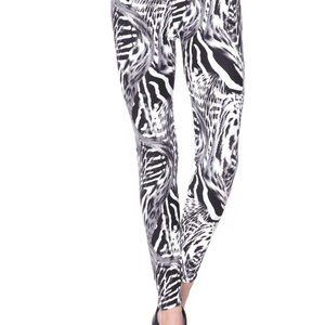 Snowy Leopard Printed Brush Leggings